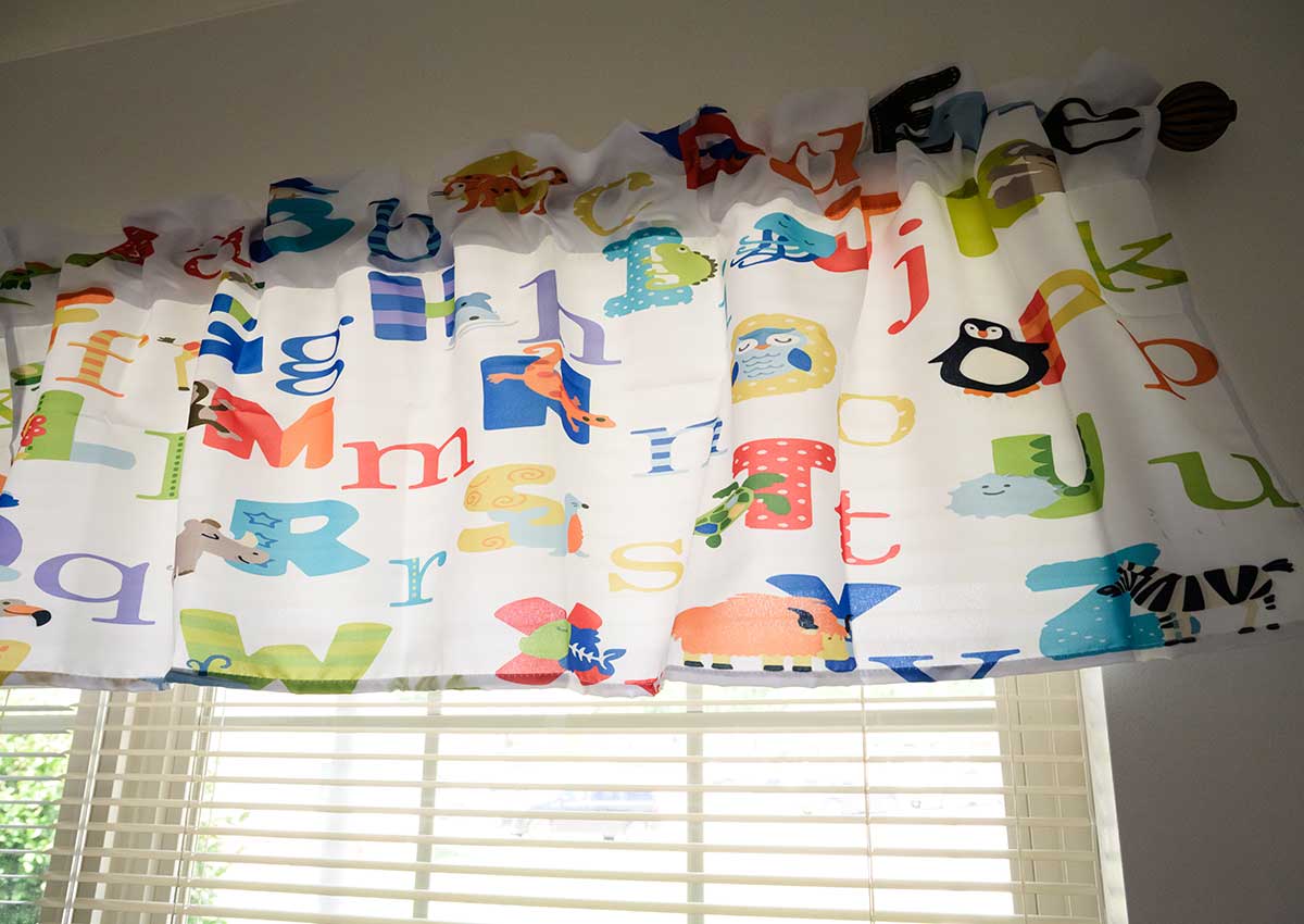Guide d&rsquo;achat des rideaux pour chambre d&rsquo;enfant : le choix de la bonne longueur, couleur et matériau