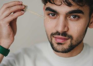 Les essentiels de la routine beauté pour hommes : Des soins impeccables au quotidien